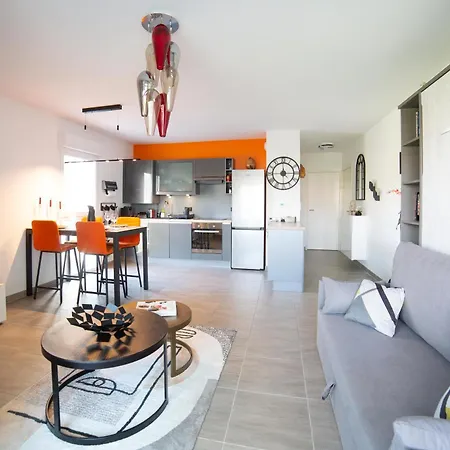 Apartment Lumineux Avec Terrasse Au Calme En Hyper Centre. *