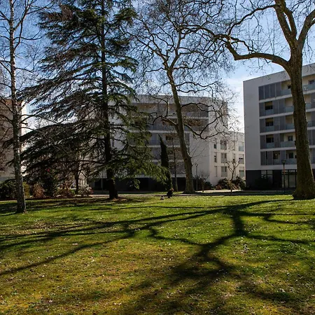 Apartment Lumineux Avec Terrasse Au Calme En Hyper Centre. *
