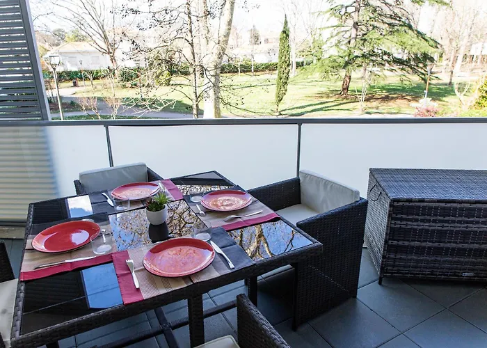 Lumineux Avec Terrasse Au Calme En Hyper Centre. Апартаменты Англе